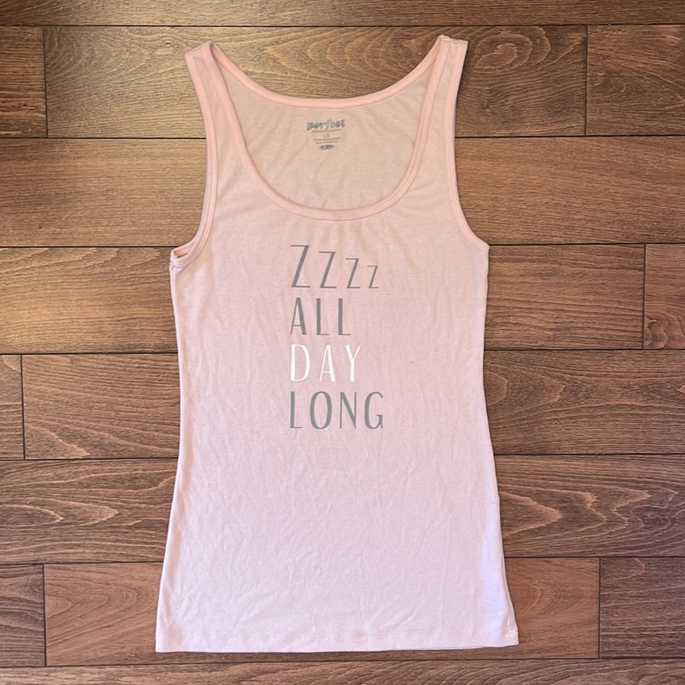 🛍 3 for $10! Cute sleeveless graphic tank top -- Bundle deal!